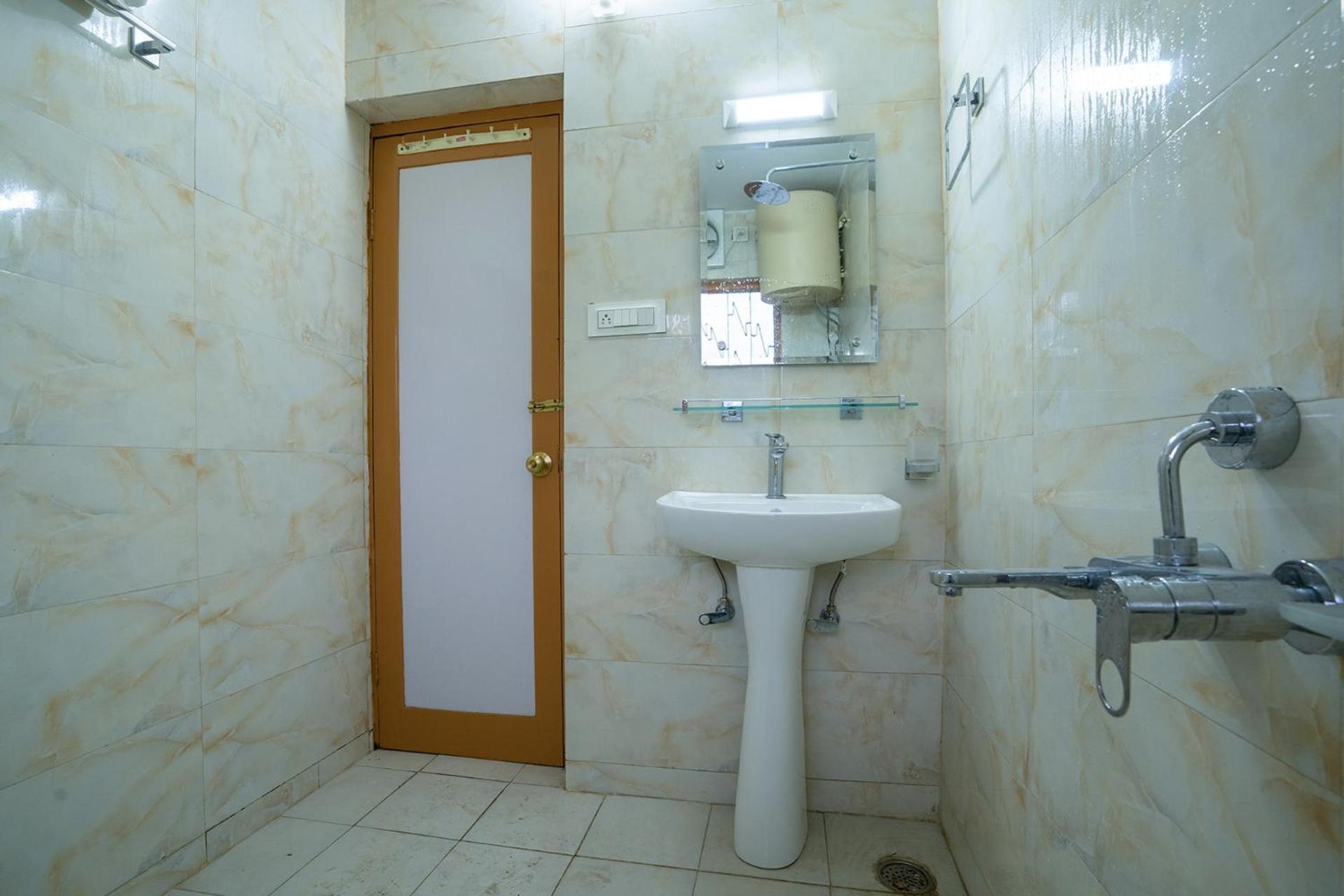 Stayvista At Pinewood Villa - Pet Friendly Villa With Lawn & Pool Table Srīnagar Esterno foto