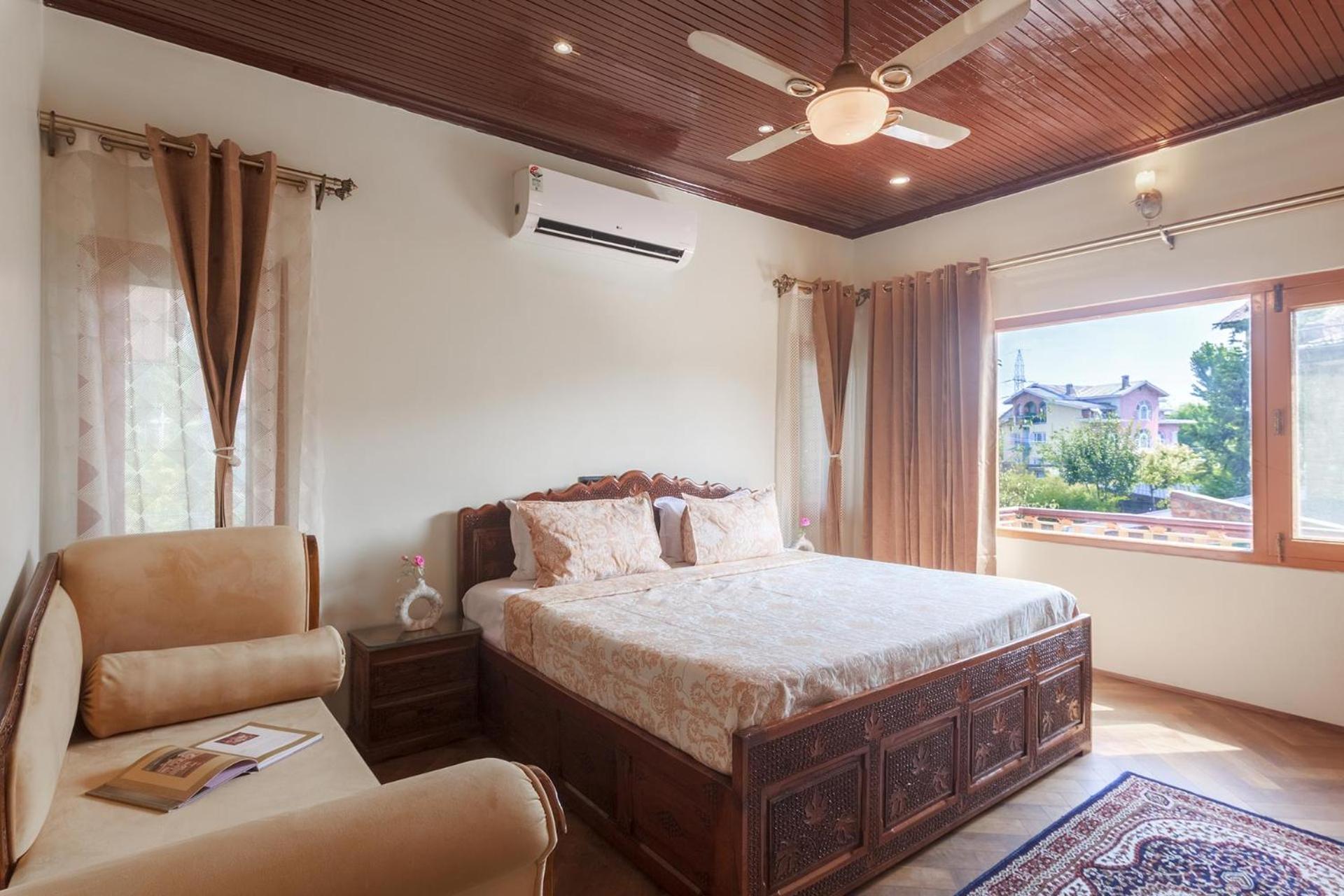 Stayvista At Pinewood Villa - Pet Friendly Villa With Lawn & Pool Table Srīnagar Esterno foto