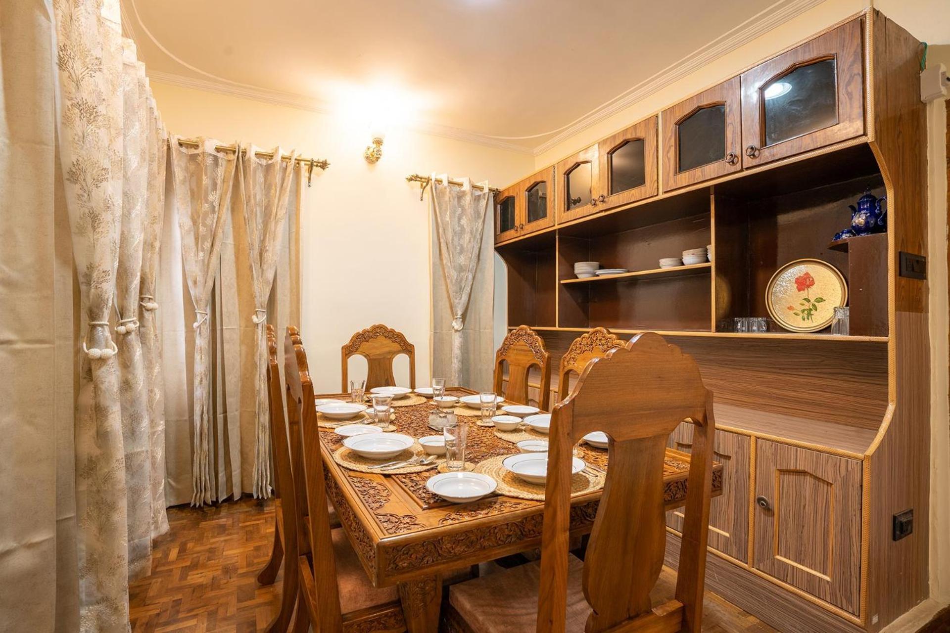 Stayvista At Pinewood Villa - Pet Friendly Villa With Lawn & Pool Table Srīnagar Esterno foto
