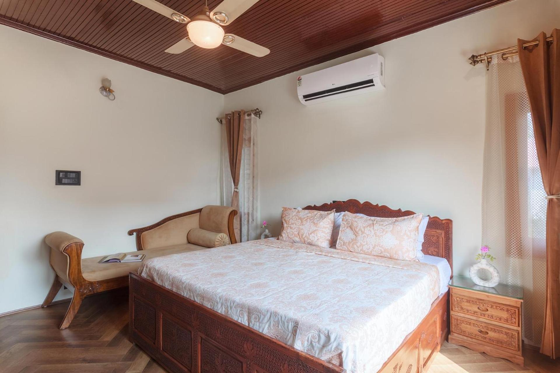 Stayvista At Pinewood Villa - Pet Friendly Villa With Lawn & Pool Table Srīnagar Esterno foto