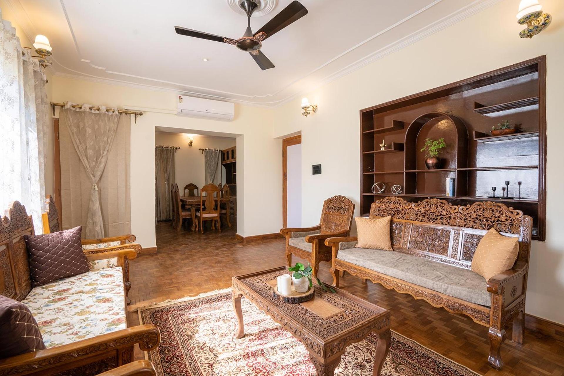 Stayvista At Pinewood Villa - Pet Friendly Villa With Lawn & Pool Table Srīnagar Esterno foto