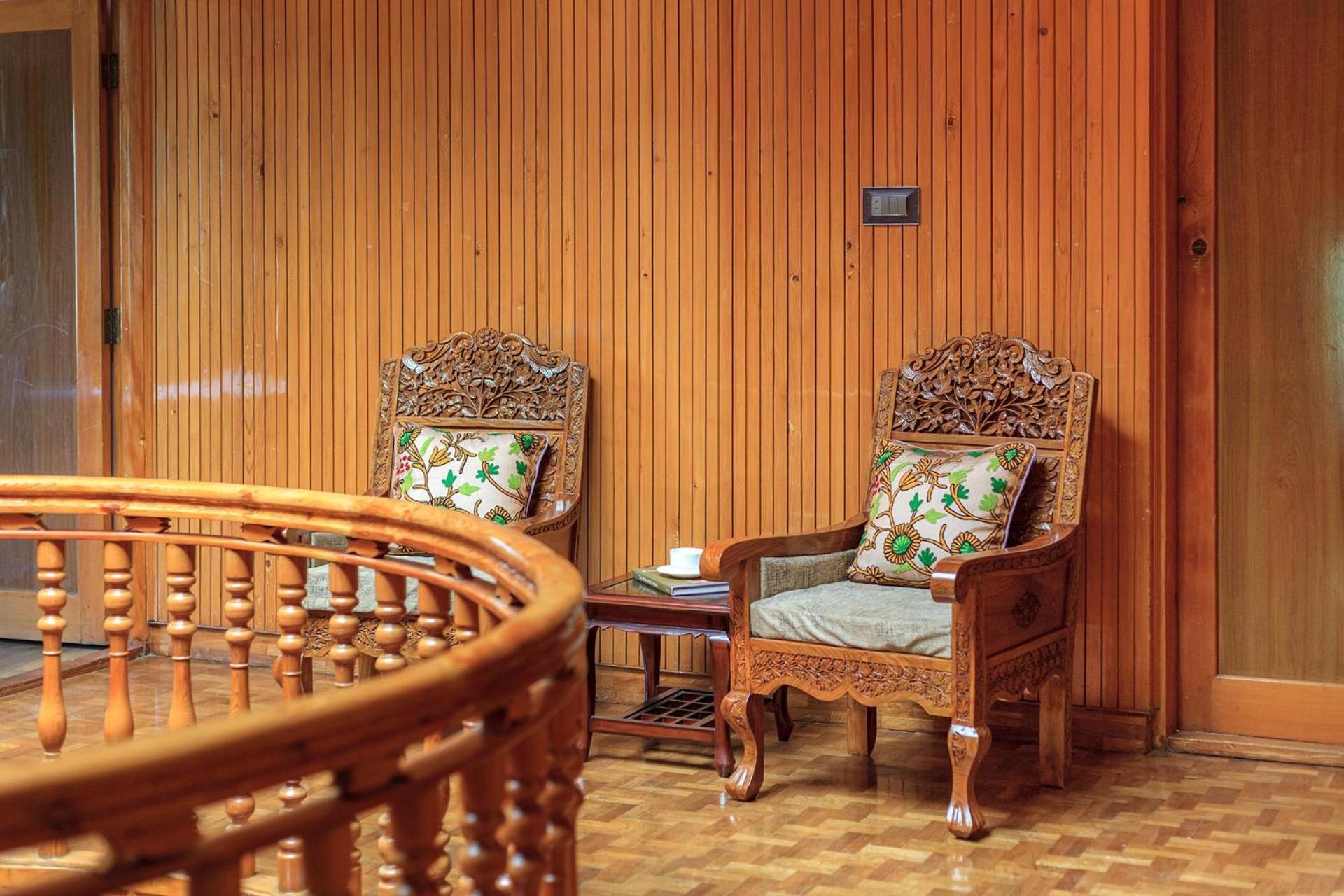 Stayvista At Pinewood Villa - Pet Friendly Villa With Lawn & Pool Table Srīnagar Esterno foto